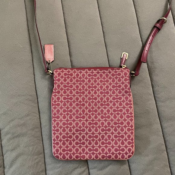 Signature Coach Crossbody - Picture 4 of 7